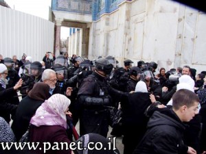 עימותים בין מפגינים לכוחות מיוחדים של המשטרה בהר-הבית, מוקדם יותר היום (צילום: Panet)