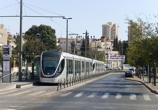 פיגוע: חיילת נדקרה הבוקר ברכבת הקלה בירושלים. תושב שועפט חשוד במעשה