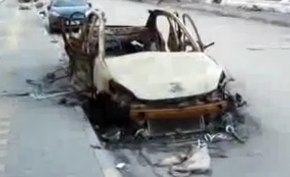 מכונית שנפגעה מהפגזות צבא סוריה ברובע אינשאת בחומס, ארכיון