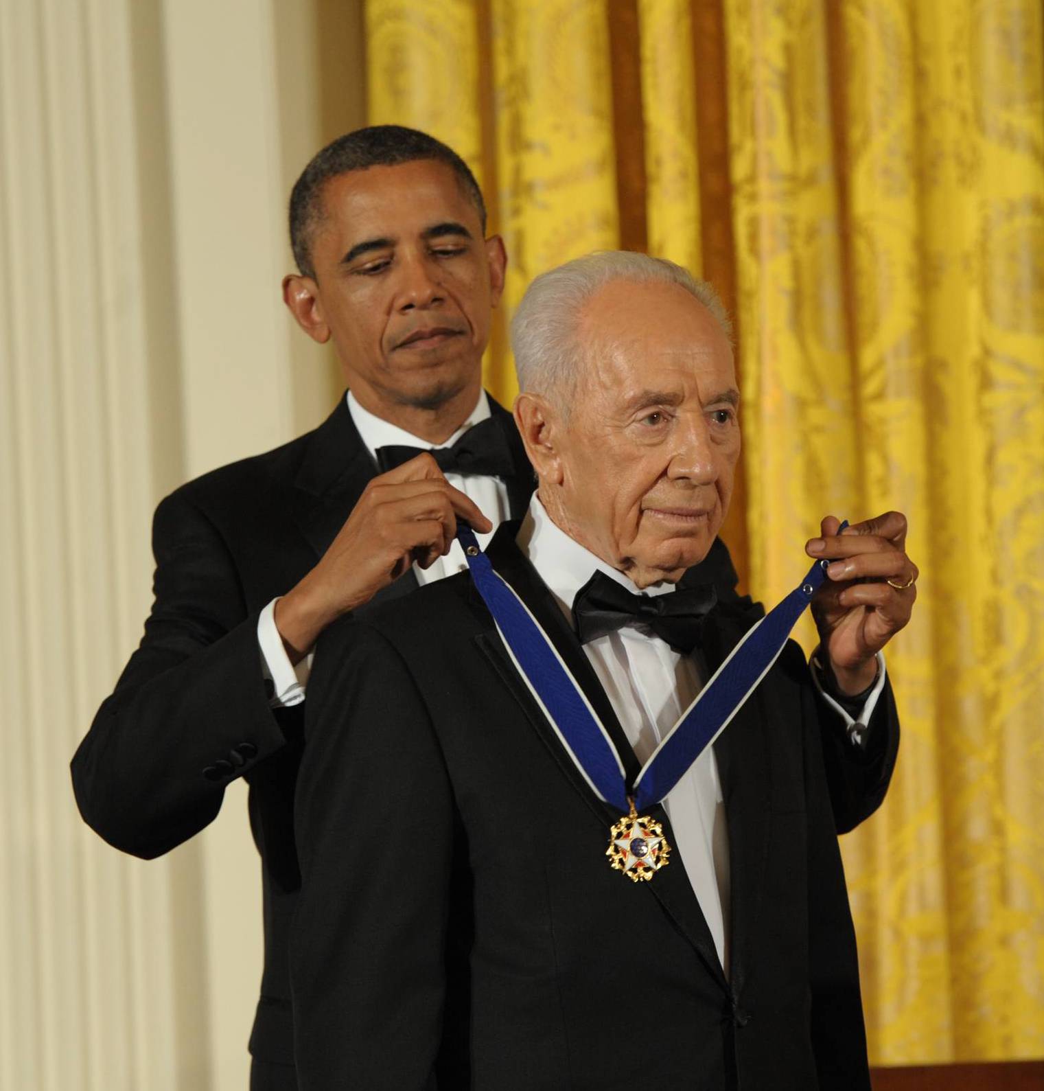 הנשיא פרס קיבל מאובמה את מדליית החירות: "את הקשרים בינינו אי אפשר לשבור"
