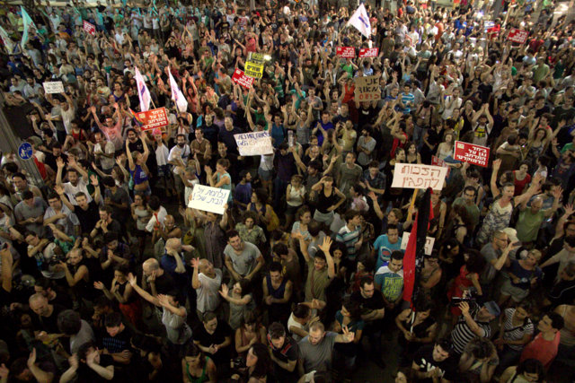 אלפי מפגינים נגד אלימות המשטרה וחופש ההפגנה (צילום: דן בר דוב)