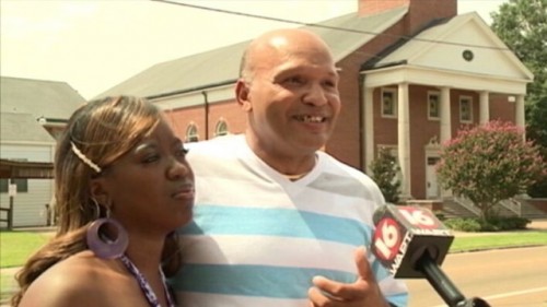 כומר במיסיסיפי סירב להשיא בני זוג שחורים בכנסייה "לבנה"