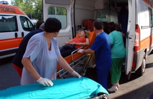 הפצועים מובלים לבתי החולים בבורגס (צילום: גטי אימג'ס)