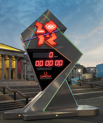 Let the games begin. שעון אומגה דיגיטלי גדול שהוצב בכיכר טרפלגר וספר את הזמן שנותר עד לפתיחת המשחקים האולימפיים בבירת בריטניה. צילום: OMEGA