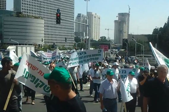 הפגנת עובדי פניציה בתל אביב