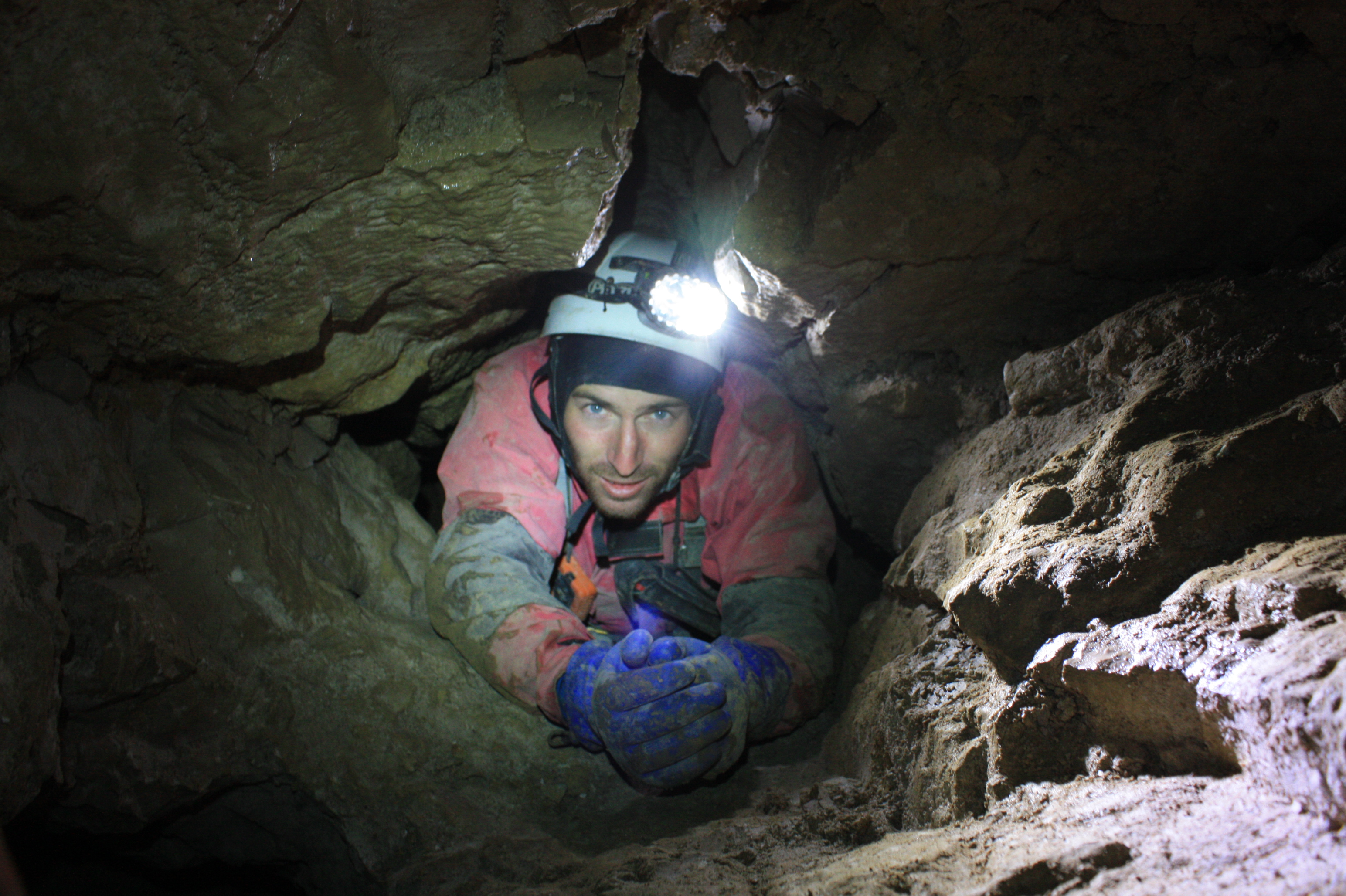 מסע אל בטן האדמה: חוקרים ישראליים במערה העמוקה בעולם