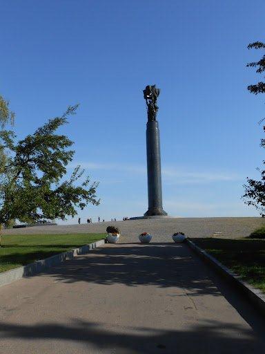 האנדרטה ברוז'ישץ (צילום: אדוארד דוקס)