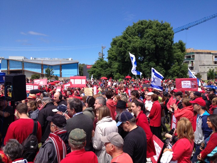צבע אדום באוסטרליה: הקהילה היהודית הפגינה באדום