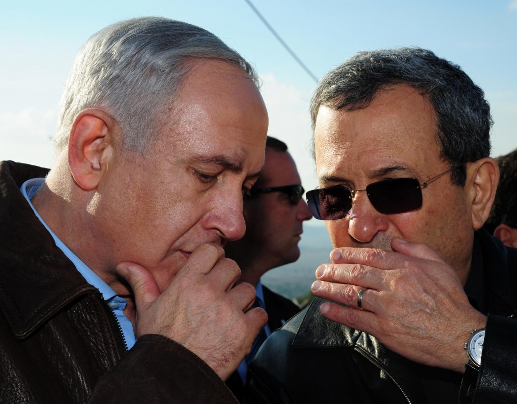 נתניהו וברק ברמת הגולן היום: על מה הם מתלחשים? (צילום - קובי גדעון/לע"מ)