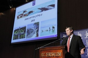 שר התיירות סטס מיסז'ניקוב. המלצות הוועדה יוזילו את עלויות הנופש