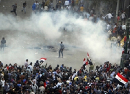 גז מדמיע בכיכר תחריר (צילום: אל קודס אל ערבי)