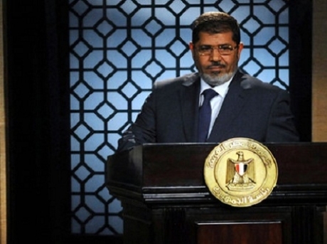 תומכי מורסי קוראים לאחדות במצרים, שגולשת למשבר כלכלי