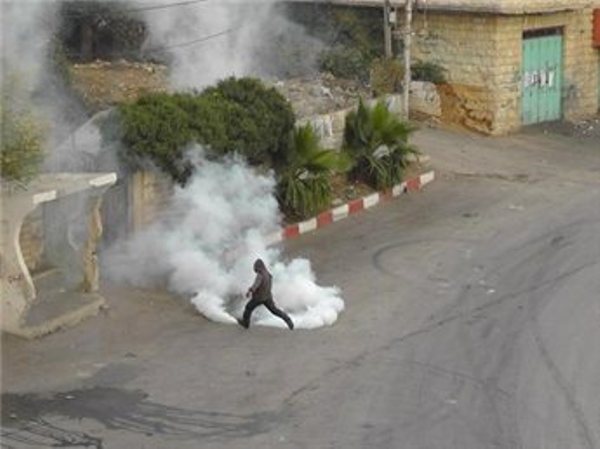 קצין צה"ל ו-5 פלסטינים נפצעו בעימות ליד חברון
