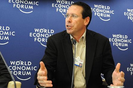 רנדל סטפנסון, מנכ"ל AT&T, בפורום הכלכלי בדאבוס (מקור: ויקימדיה)