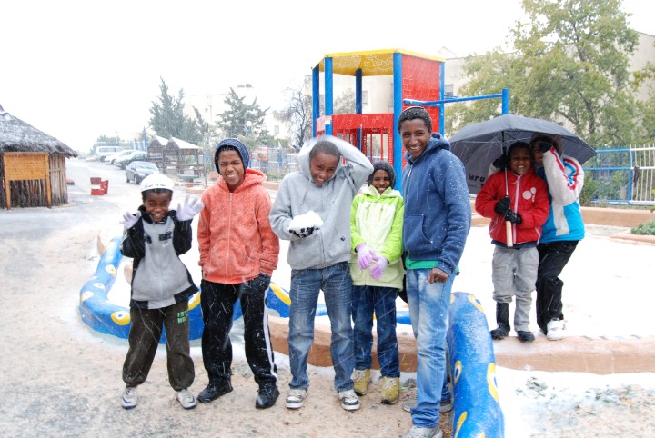 שלג ראשון בישראל לעולים החדשים מאתיופיה