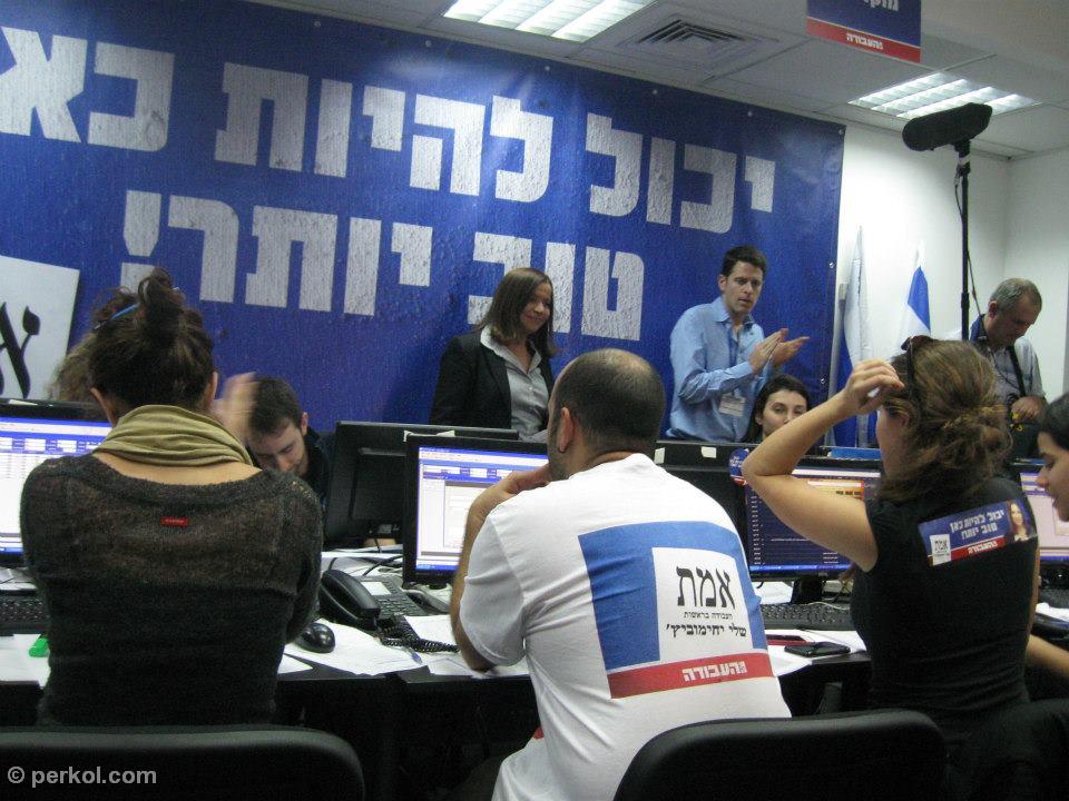 שלי יחימוביץ' במטה הבחירות 2013 (צילמה: שרית פרקול)