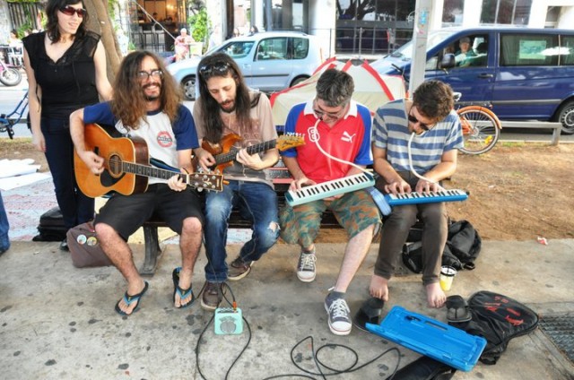 המוזיקאים והאמנים מסתערים על רחובות תל-אביב