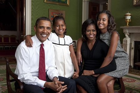 משפחת אובמה בבית הלבן (צילום: אנני ליבוביץ', ויקימדיה, אתר הבית הלבן)
