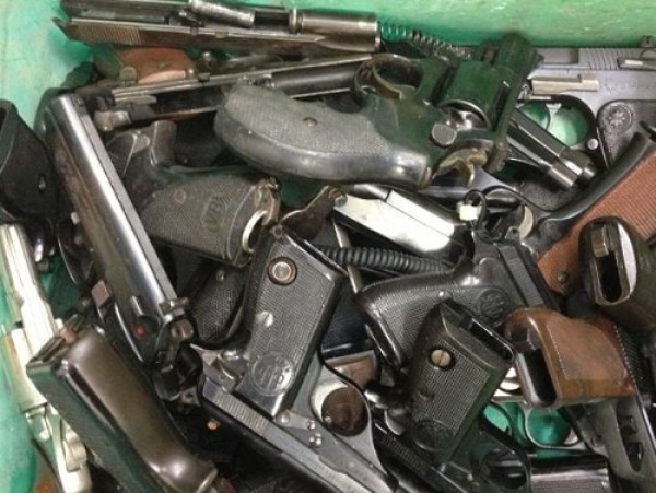 תושב נתניה החזיר 245 כלי נשק למשטרה