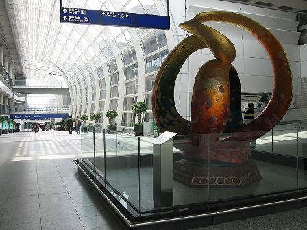 נמל התעופה בהונג קונג, בדרך למחלקת הבשמים (ויקיפדיה)