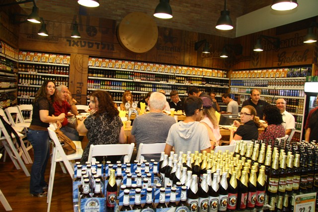 מתחם הבירה החדש בסניף טיב טעם בנתניה (צילום: אלעד גוטמן)