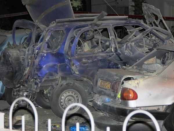מכוניתו של הפרקליט לאחר הפיצוץ בת"א (צילום: משטרת ישראל)