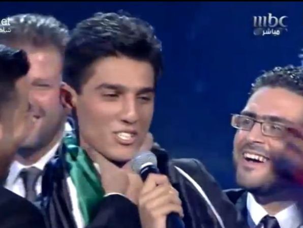 מוחמד עאסף זוכה בתואר זמר השנה בתחרות הערב איידול 2013