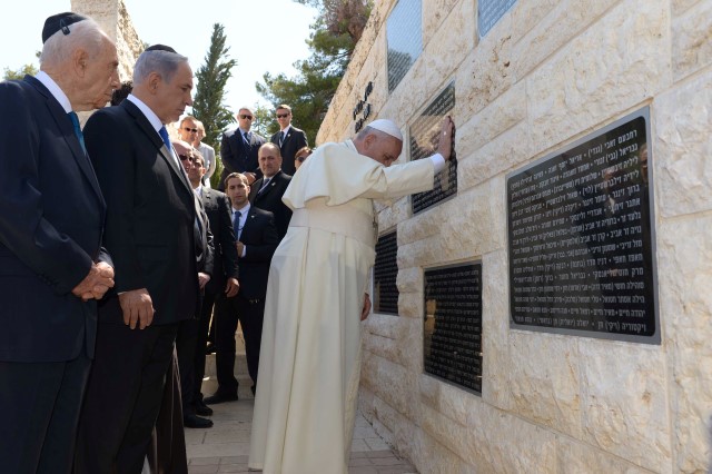 ביקור האפיפיור הפך לזירת מאבק תודעתית בין ישראל לפלסטינים