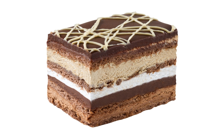 עוגת קסטה טבעונית: שכבות ביסקוויטים עם קרם מוקה, קרם וניל וקרם שוקולד