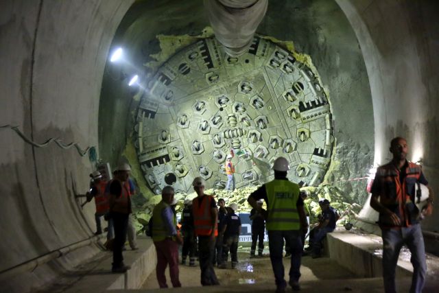 מכונת TBM לקידוח מנהרות פורצת את המטר האחרון של המנהרה