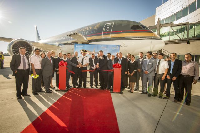 טקס חנוכת מטוס בואינג 787 דרילמיינר הראשון של רויאל ג