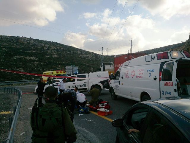 צומת אלון: ישראלי נפגע בראשו; גוש עציון: פלסטינית דקרה ישראלי ונורתה