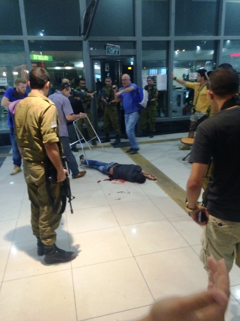 באר שבע: חייל הרוג ו – 12 פצועים בפיגוע ירי בתחנה המרכזית