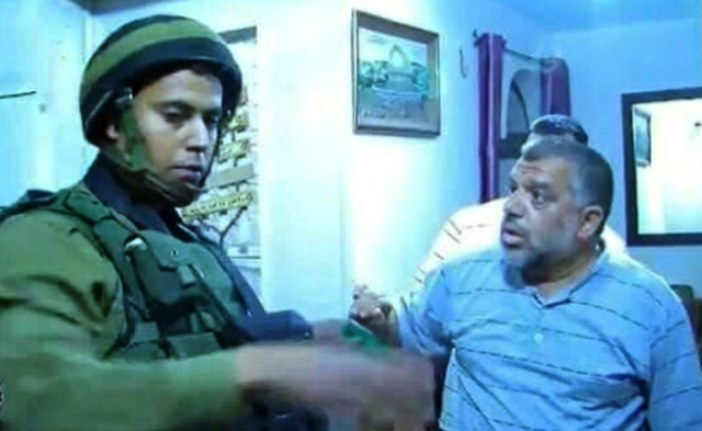 חסן יוסוף בעת מעצרו בשנה שעברה (צילום: ארכיון דובר צהל)