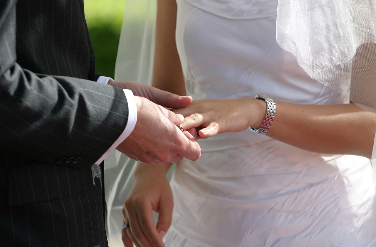 לראשונה: יותר ממחצית הציבור היהודי מעוניין בחתונה מחוץ לרבנות