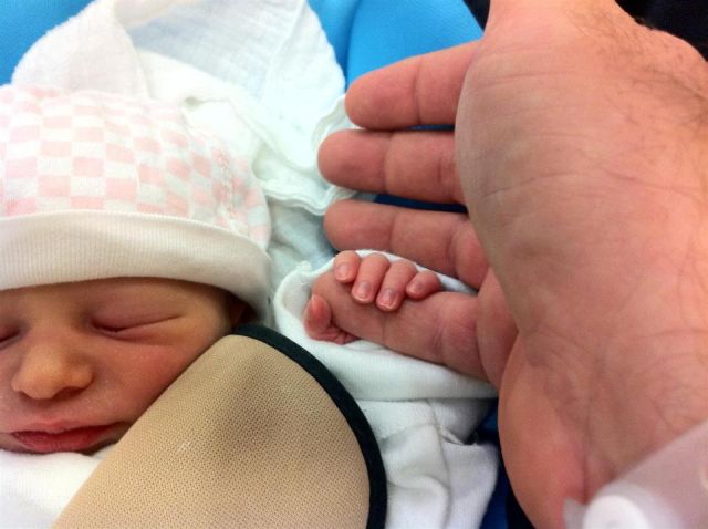 אצבעות של תינוקת