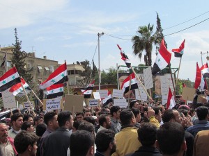 כישלון הליגה הערבית עולה בחיי מפגינים. הפגנות בעיירה דומא, סמוך לדמשק (Wikimedia/shamsnn)