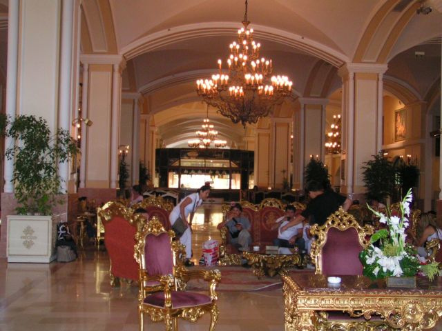 ישראלים במלון קרמלין באנטליה. מראות מן העבר