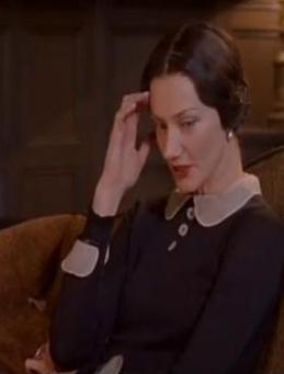 שמלת עקרת בית אנגליה: השחקנית ג'ואלי ריצ'רסון מגלמת את סימפסון בסרט Wallis and Edward של הבי.בי.סי. מ-2005