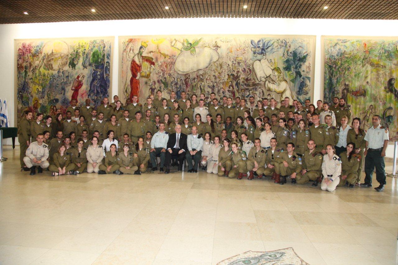 יו"ר הכנסת אירח את 120 החיילים המצטיינים: "החברה בישראל משוועת לאנשים כמותכם"