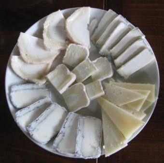 מבחר גבינות עזים, צילום: דני בר