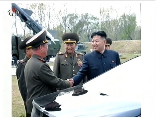 קים ג'ונג און פיטר את רמטכ"ל צבא צפון קוריאה