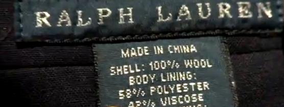 אייקון אמריקאי מייד אין צ'יינה. תווית הבלייזר של מדי הנבחרת הנושאת את הכיתוב: "ראלף לורן. מיוצר בסין".