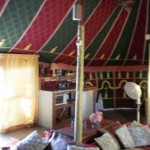 האוהל המרוקאי ב"הבקתה של אורה" בעמוקה. (צילום: עירית רוזנבלום)