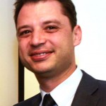 שר התיירות הבולגרי דיליאן דוברב. לשמור על היחסים