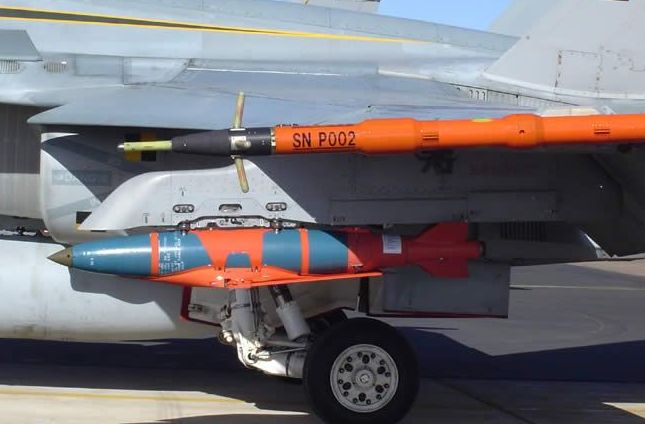 חודרת בונקרים. בואינג השלימה בהצלחה את סדרת הניסויים הראשונה של פצצות ה-JDAM המכונפות