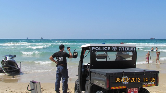 משטרת ישראל פשטה בשבת על חופי הים וחילקה 50 דוחות