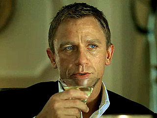 דניאל קרייג, סוכן 007, לוגם מרטיני מעורבב ולא מנוער