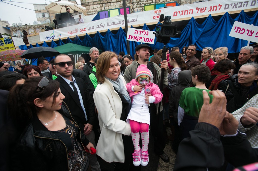 ציפי לבני אתמול, בסיור ב"חג של החגים" בחיפה (צילום: יותם רונן)