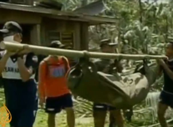 יותר מ-700 הרוגים בטייפון שפגע בפיליפינים